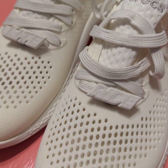 Crocs white waterproof sneaker size 9 - Picture 8 of 8